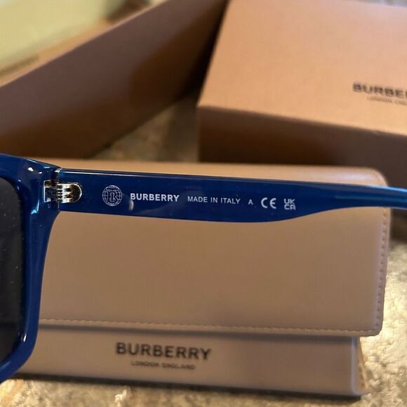 NWT Burberry Sunglasses DarkBlue - Unisex With Original Box - Picture 4 of 10
